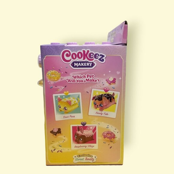 Cookeez Makery Sweet Treatz Oven Playset (Target Exclusive) - Picture 3 of 6